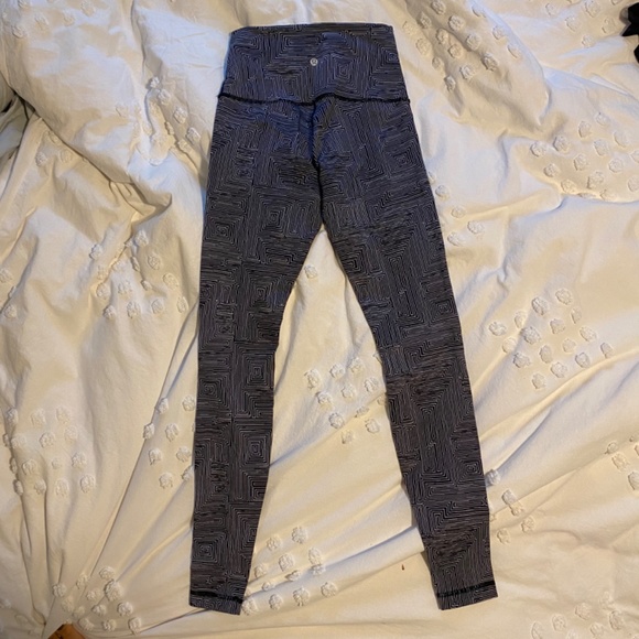 Lululemon leggings, size 6 - Picture 2 of 3
